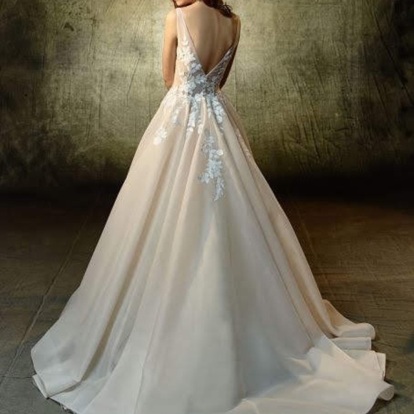 Blue By Enzoani Lennox Wedding Dress - Picture 2 of 5